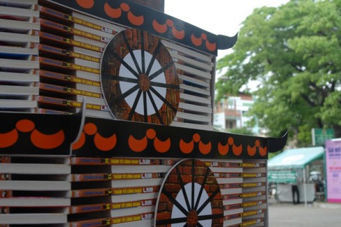 Độc đáo những “công trình” được “xây” bằng sách