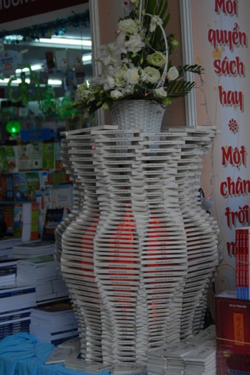 Độc đáo những “công trình” được “xây” bằng sách