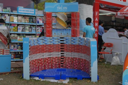 Độc đáo những “công trình” được “xây” bằng sách