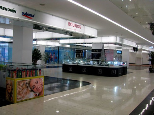 Trung tâm thương mại Hà Nội vắng như… chùa Bà Đanh