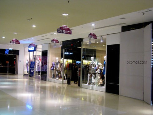 Trung tâm thương mại Hà Nội vắng như… chùa Bà Đanh