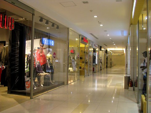 Trung tâm thương mại Hà Nội vắng như… chùa Bà Đanh