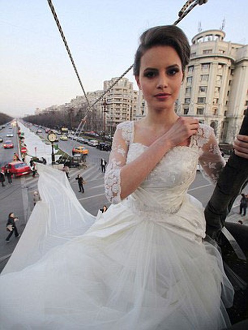 Váy cưới dài nhất thế giới  Tuổi Trẻ Online