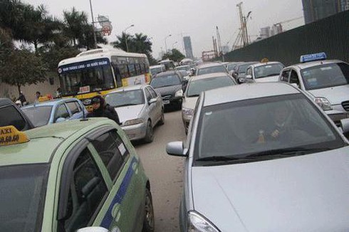 “Cứ thế này, ba năm nữa sẽ chẳng còn chỗ để xe”