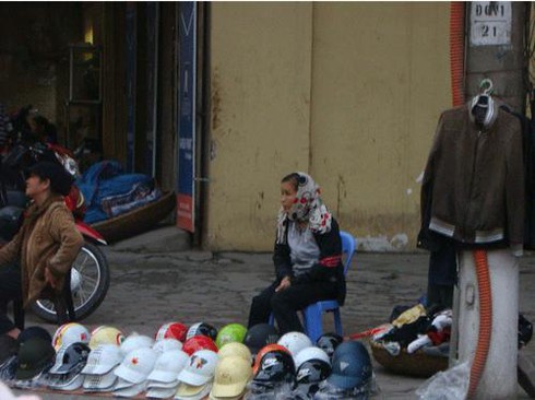 Lòng đường, vỉa hè: “quét” nhưng chưa “sạch”!