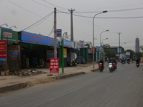 Bị rút giấy phép, bãi trông xe biến thành … kho, xưởng!