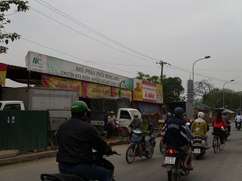 Bị rút giấy phép, bãi trông xe biến thành … kho, xưởng!