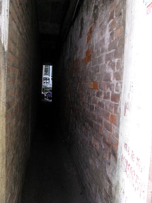 Nhà tiền tỷ, ngõ xe máy không chui lọt giữa Hà Nội