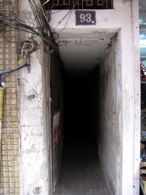 Nhà tiền tỷ, ngõ xe máy không chui lọt giữa Hà Nội