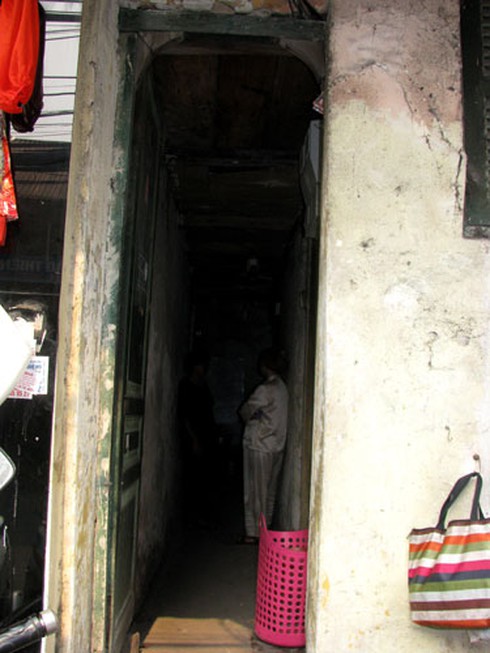 Nhà tiền tỷ, ngõ xe máy không chui lọt giữa Hà Nội