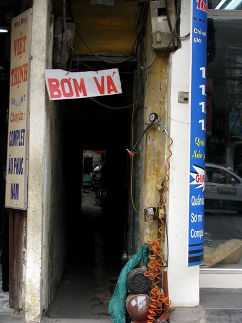 Nhà tiền tỷ, ngõ xe máy không chui lọt giữa Hà Nội