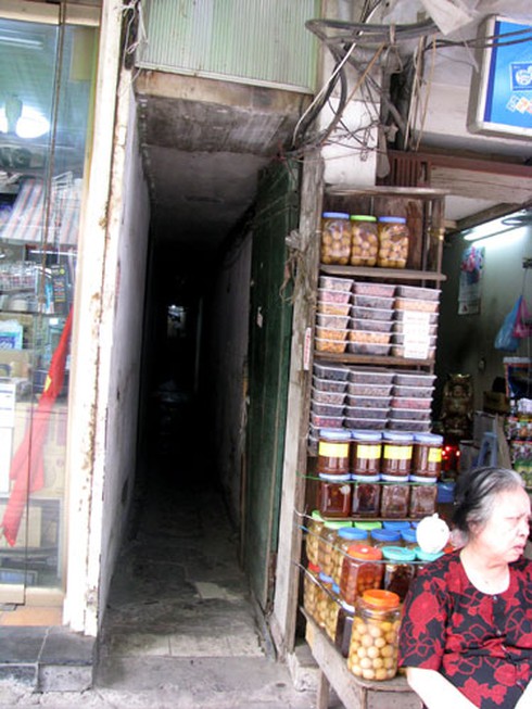 Nhà tiền tỷ, ngõ xe máy không chui lọt giữa Hà Nội