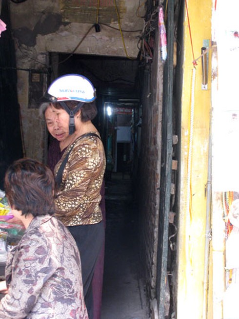 Nhà tiền tỷ, ngõ xe máy không chui lọt giữa Hà Nội