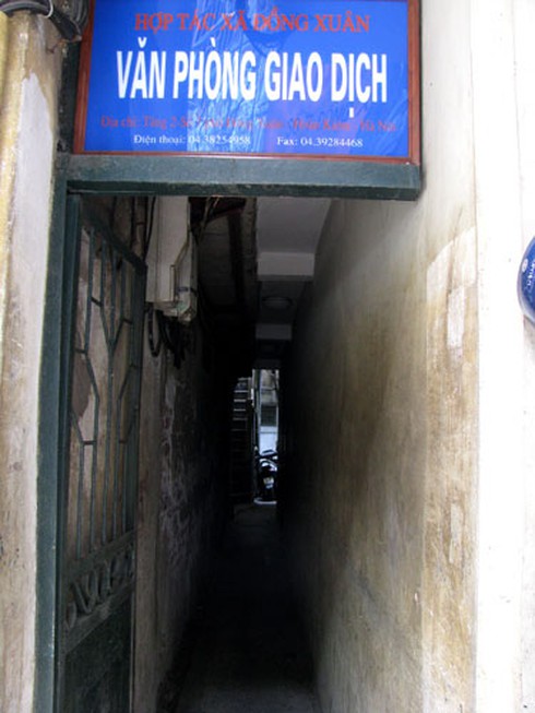 Nhà tiền tỷ, ngõ xe máy không chui lọt giữa Hà Nội