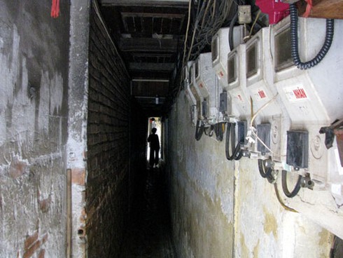 Nhà tiền tỷ, ngõ xe máy không chui lọt giữa Hà Nội