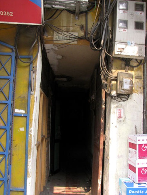 Nhà tiền tỷ, ngõ xe máy không chui lọt giữa Hà Nội