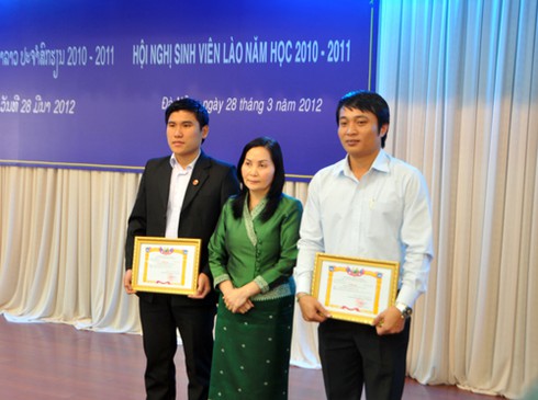 Năm học 2010 - 2011 có 1.004 lưu học sinh Lào tại miền Trung