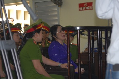 Trực tiếp xử vụ nhà báo Hoàng Hùng: Bà Liễu nói run khi đốt chồng!