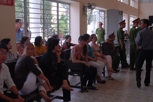 Toàn cảnh phiên xử bị cáo Trần Thúy Liễu qua ảnh