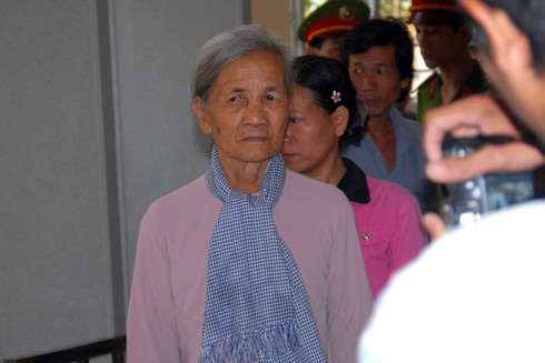 Toàn cảnh phiên xử bị cáo Trần Thúy Liễu qua ảnh