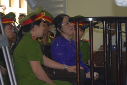 Toàn cảnh phiên xử bị cáo Trần Thúy Liễu qua ảnh