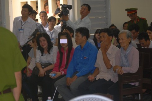 Toàn cảnh phiên xử bị cáo Trần Thúy Liễu qua ảnh