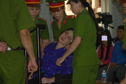 Toàn cảnh phiên xử bị cáo Trần Thúy Liễu qua ảnh