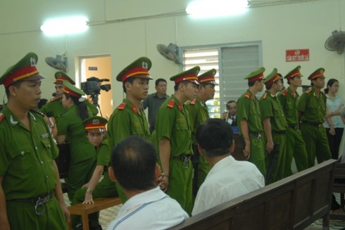 Toàn cảnh phiên xử bị cáo Trần Thúy Liễu qua ảnh