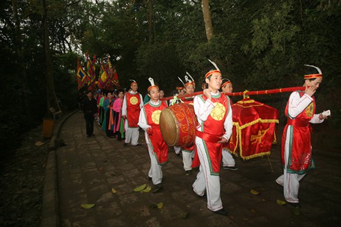 Đội mưa đi lễ đền Hùng