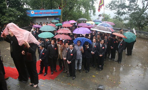 Đội mưa đi lễ đền Hùng