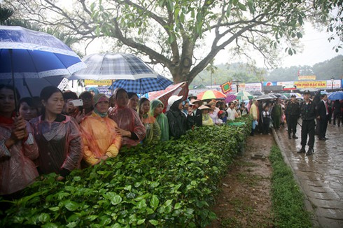 Đội mưa đi lễ đền Hùng