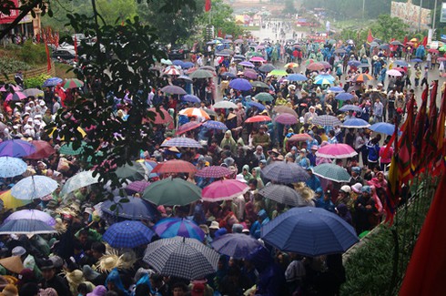 Đội mưa đi lễ đền Hùng