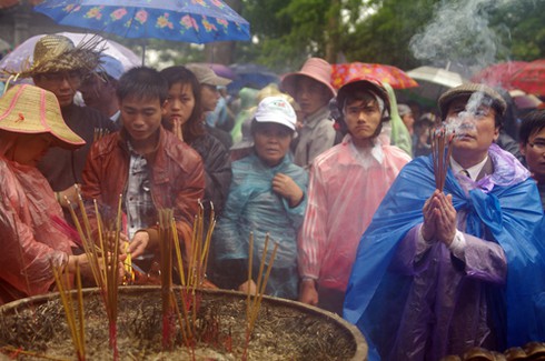 Đội mưa đi lễ đền Hùng