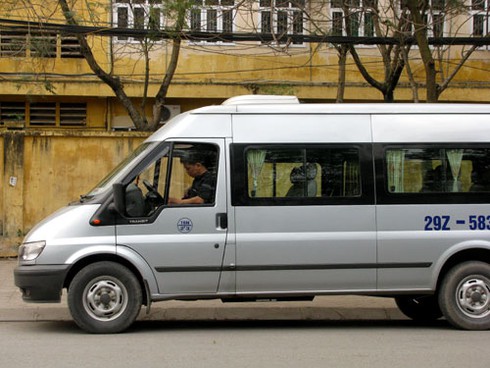 Muốn thu phí xe máy, xem ô tô `độc diễn` giờ cao điểm