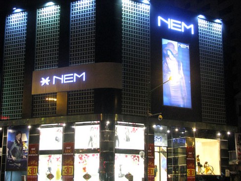 Hà Nội: Nhiều điểm thờ ơ ngốn điện trong Giờ trái đất