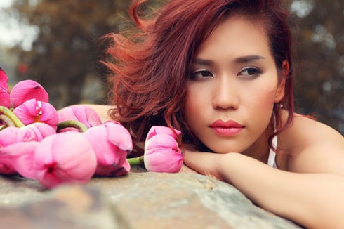 Hồng Mơ khoe sắc bên hoa