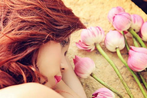 Hồng Mơ khoe sắc bên hoa