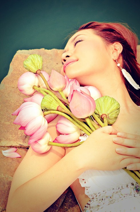 Hồng Mơ khoe sắc bên hoa