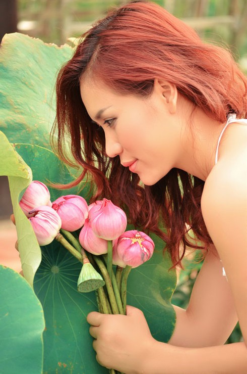 Hồng Mơ khoe sắc bên hoa