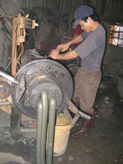 Rùng mình ống hút, hộp thực phẩm từ rác thải