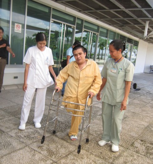 Bệnh nhân tách khối u khổng lồ xuất viện về Đà Lạt