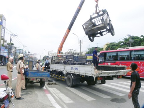TP.HCM: Dùng dằng cấm xe ba gác