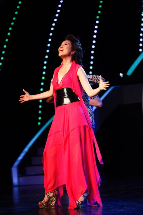 'Gái một con' Hiền Thục diện váy mỏng lộ nội y