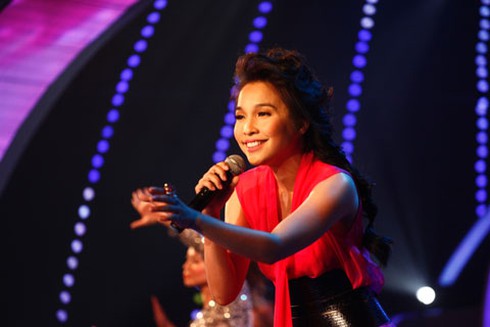 'Gái một con' Hiền Thục diện váy mỏng lộ nội y