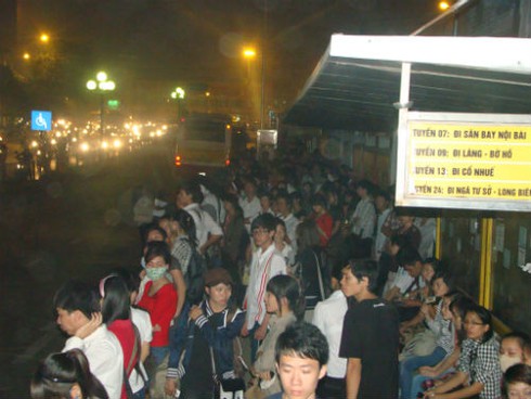 Thận trọng tăng vé xe buýt, quyết liệt thu phí giao thông