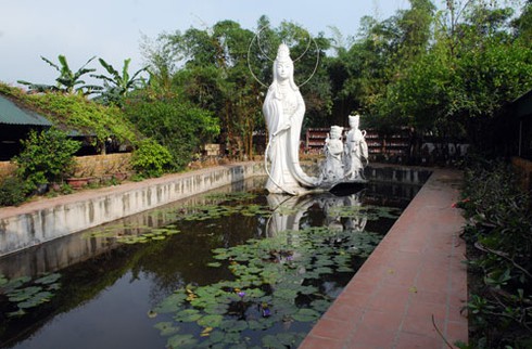 Rờn rợn thăm nghĩa trang chó mèo độc nhất Hà Nội