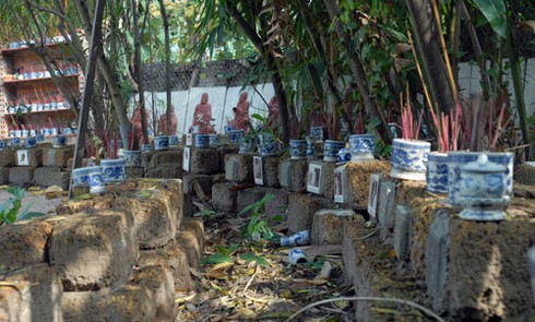 Rờn rợn thăm nghĩa trang chó mèo độc nhất Hà Nội