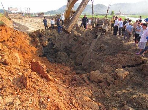 Nghệ An: Bom phát nổ sát quốc lộ 1A