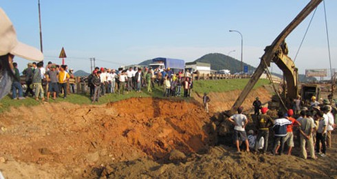 Nghệ An: Bom phát nổ sát quốc lộ 1A
