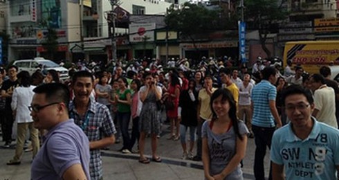 Cư dân TP.HCM, Hà Nội nháo nhào vì ảnh hưởng động đất Indonesia